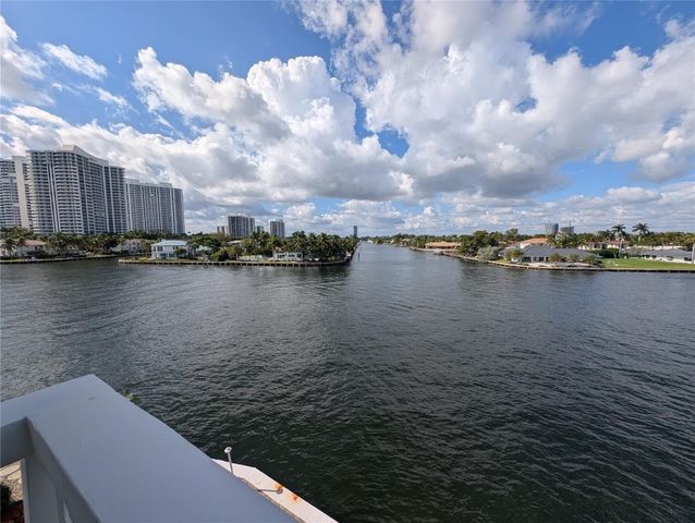 3209 S Ocean Drive 4E, Hallandale Beach, FL 33009