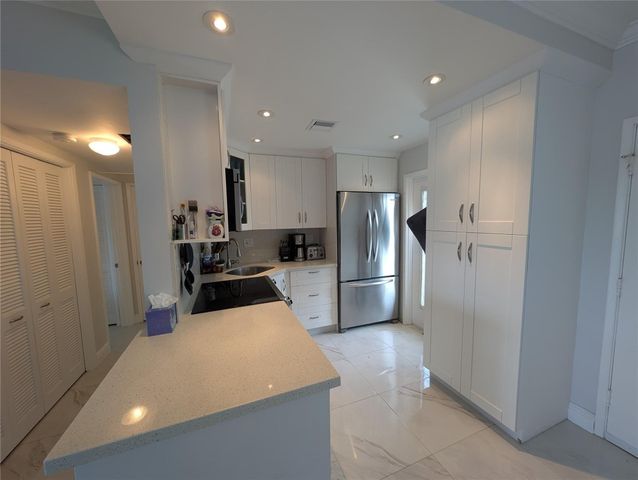 3209 S Ocean Drive 4E, Hallandale Beach, FL 33009