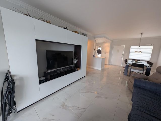 3209 S Ocean Drive 4E, Hallandale Beach, FL 33009