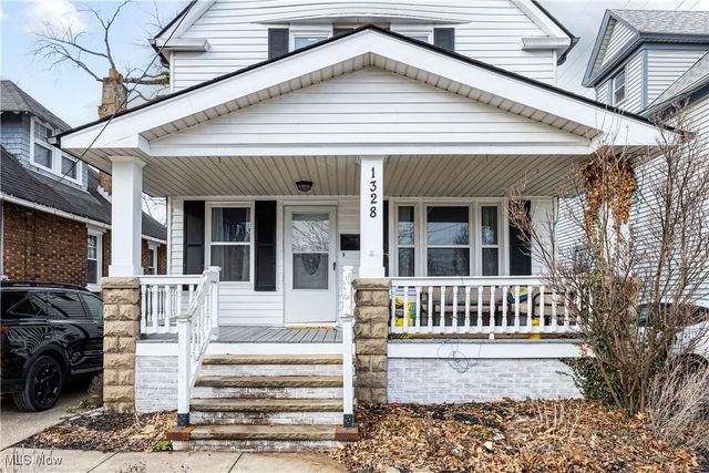 1328 Bonnieview Avenue, Lakewood, OH 44107