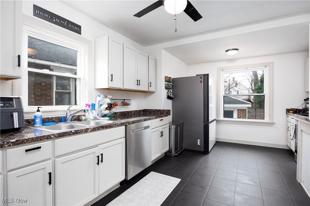 1328 Bonnieview Avenue, Lakewood, OH 44107