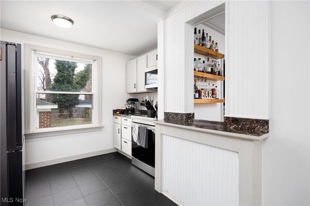 1328 Bonnieview Avenue, Lakewood, OH 44107