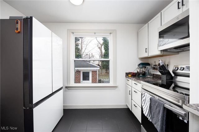 1328 Bonnieview Avenue, Lakewood, OH 44107