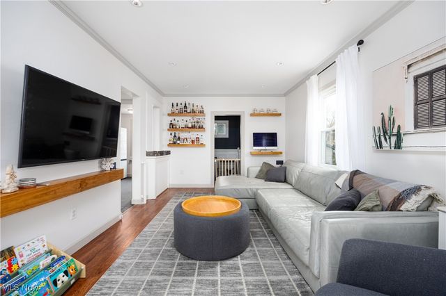 1328 Bonnieview Avenue, Lakewood, OH 44107