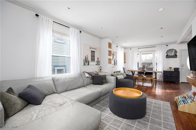 1328 Bonnieview Avenue, Lakewood, OH 44107