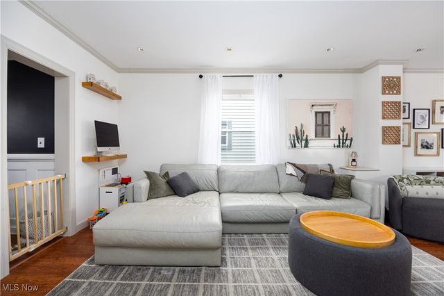 1328 Bonnieview Avenue, Lakewood, OH 44107