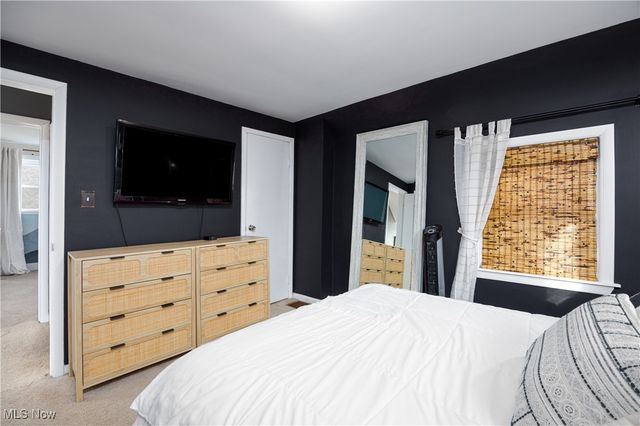 1328 Bonnieview Avenue, Lakewood, OH 44107