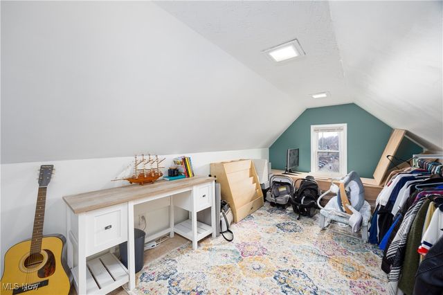 1328 Bonnieview Avenue, Lakewood, OH 44107