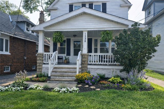 1328 Bonnieview Avenue, Lakewood, OH 44107