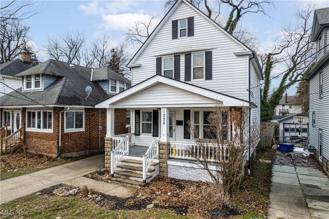 1328 Bonnieview Avenue, Lakewood, OH 44107