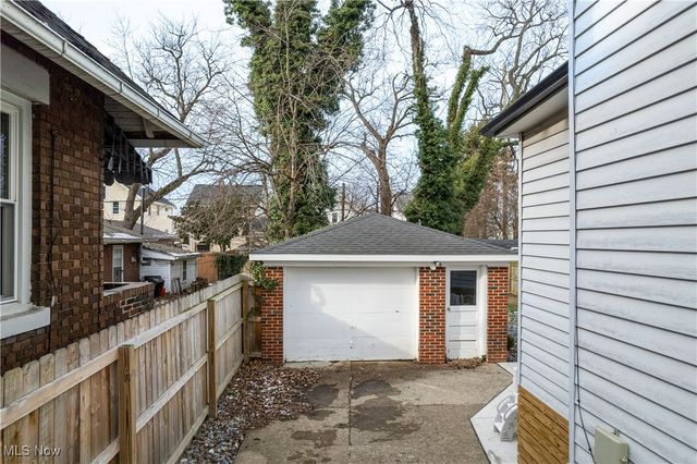 1328 Bonnieview Avenue, Lakewood, OH 44107