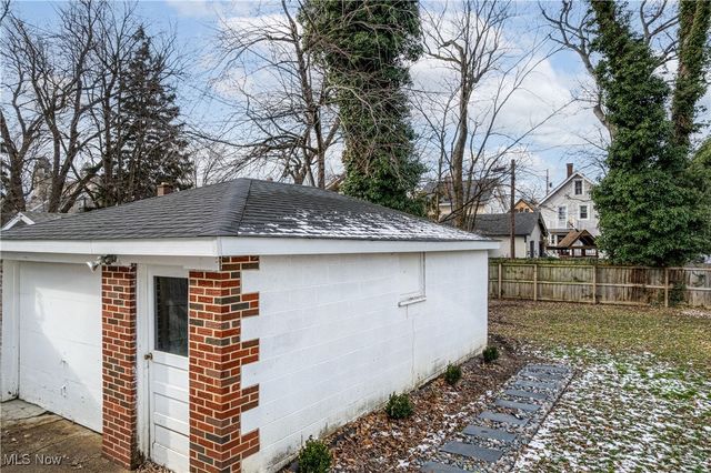 1328 Bonnieview Avenue, Lakewood, OH 44107