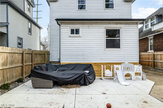 1328 Bonnieview Avenue, Lakewood, OH 44107