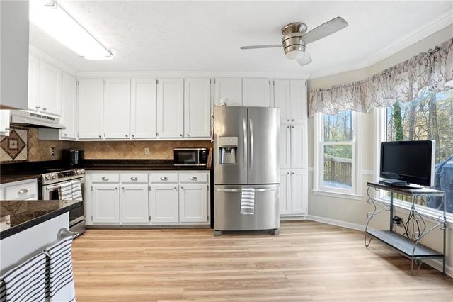 3075 Oak Meadow Drive, Snellville, GA 30078