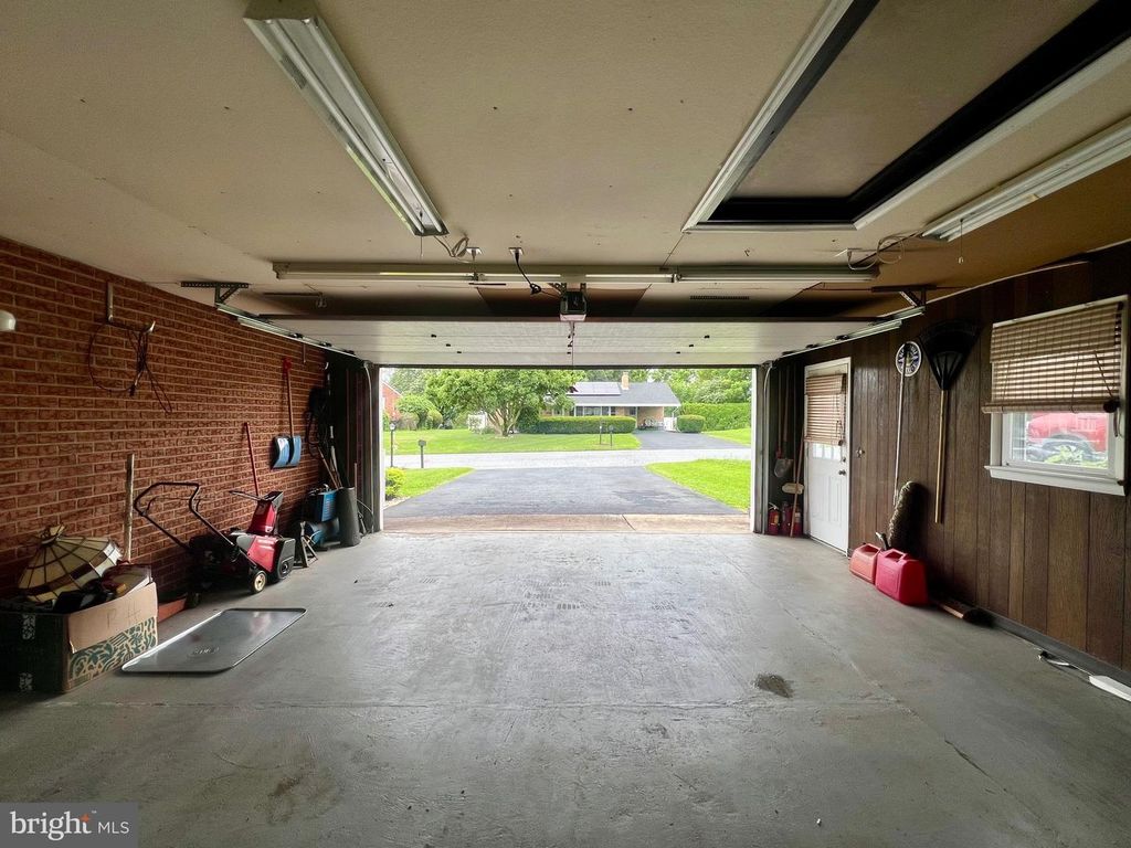 1091 ACRI DR, Harrisburg, PA 17111
