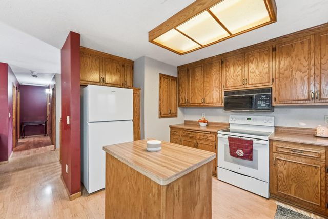 3287 Spruce Trail SW, Prior Lake, MN 55372