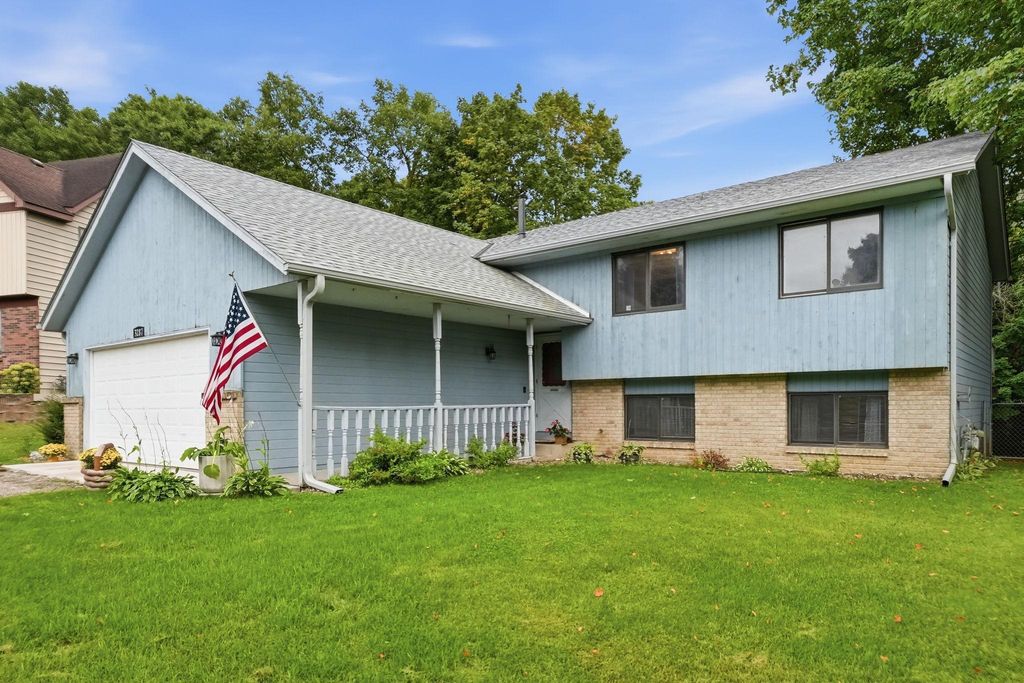 3287 Spruce Trail SW, Prior Lake, MN 55372