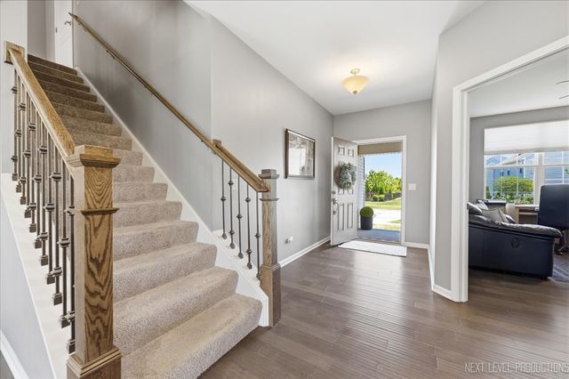 708 Rochester Lane, South Elgin, IL 60177