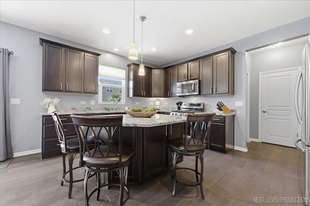 708 Rochester Lane, South Elgin, IL 60177