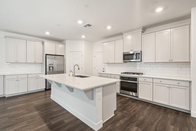 5649 Harveston Way, Sacramento, CA 95835