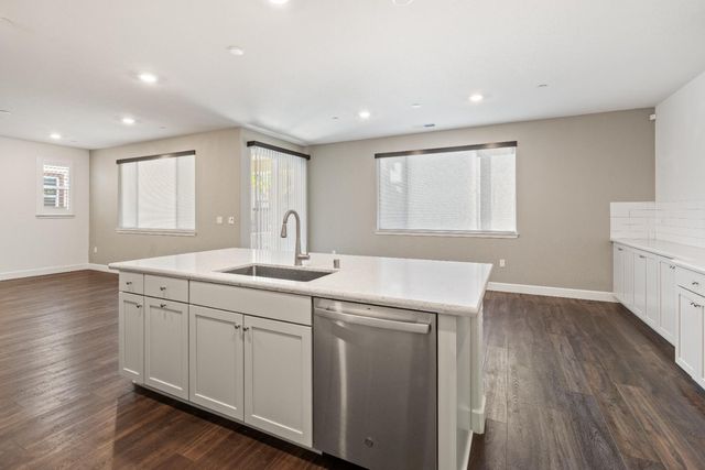 5649 Harveston Way, Sacramento, CA 95835