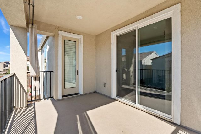 5649 Harveston Way, Sacramento, CA 95835