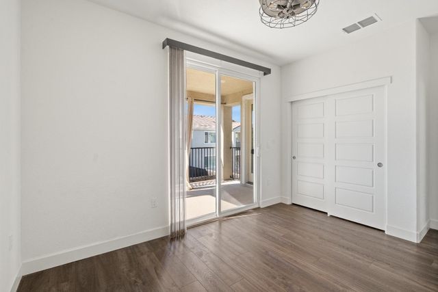 5649 Harveston Way, Sacramento, CA 95835