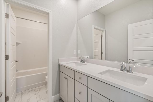 5649 Harveston Way, Sacramento, CA 95835