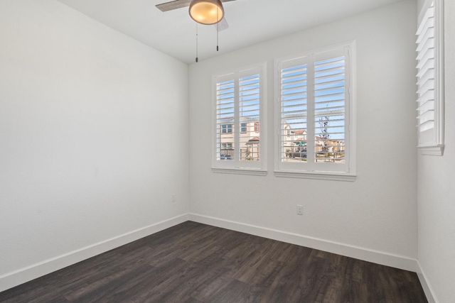 5649 Harveston Way, Sacramento, CA 95835