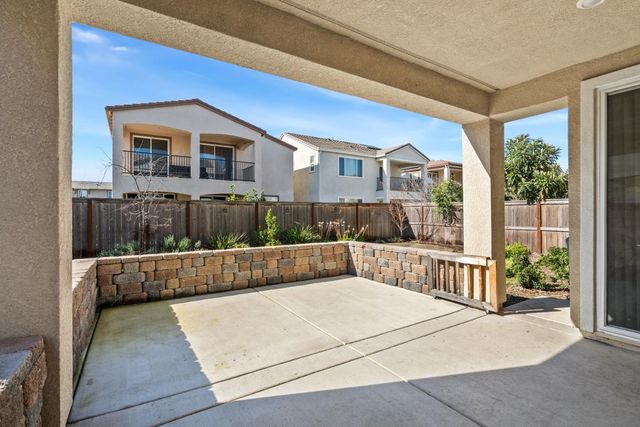 5649 Harveston Way, Sacramento, CA 95835