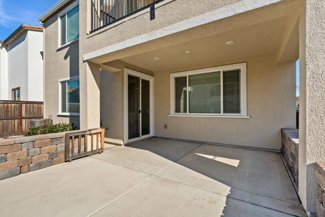 5649 Harveston Way, Sacramento, CA 95835