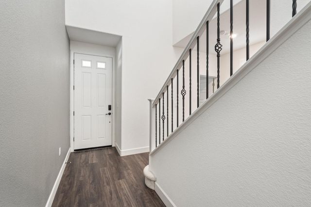 5649 Harveston Way, Sacramento, CA 95835