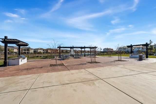 5649 Harveston Way, Sacramento, CA 95835