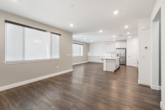 5649 Harveston Way, Sacramento, CA 95835