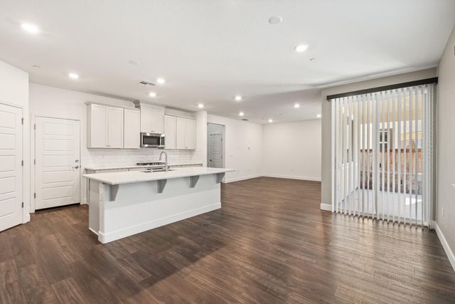 5649 Harveston Way, Sacramento, CA 95835