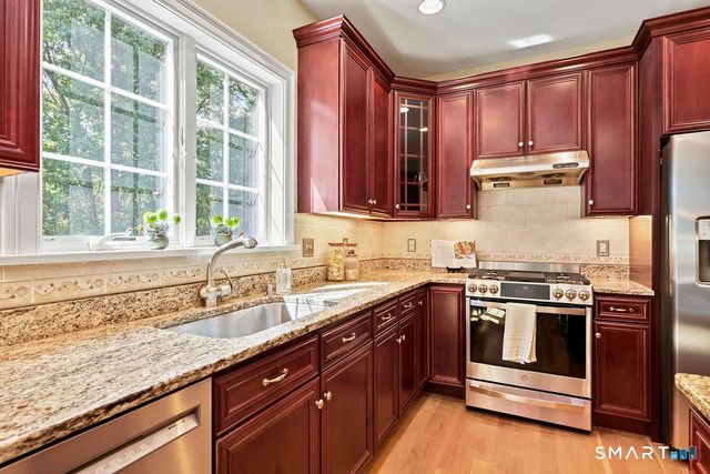 100 Hollister Drive, Avon, CT 06001