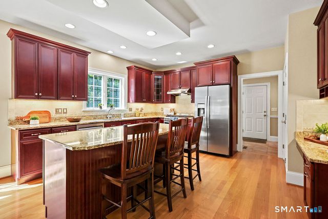 100 Hollister Drive, Avon, CT 06001