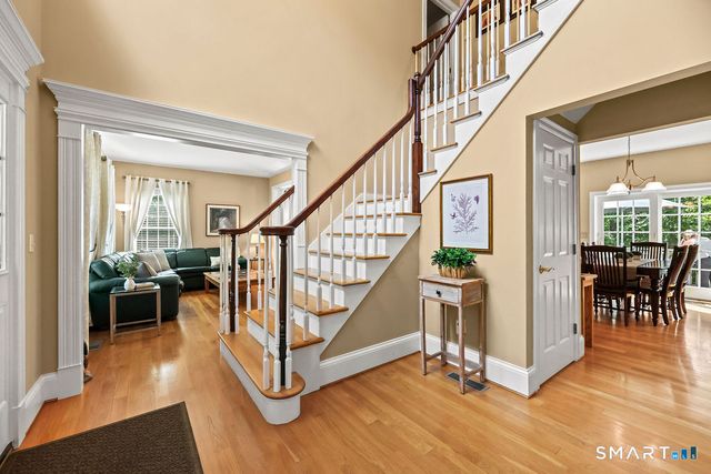100 Hollister Drive, Avon, CT 06001