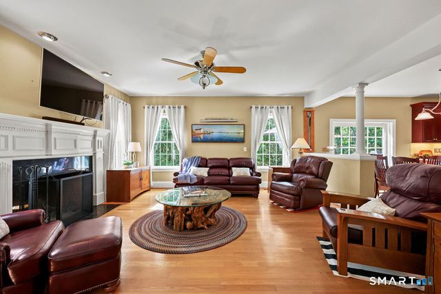 100 Hollister Drive, Avon, CT 06001