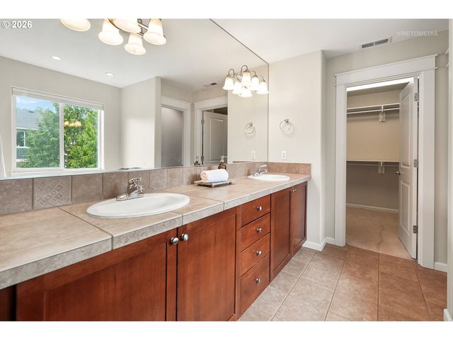 13601 Se ROLLING MEADOWS Dr, Happy Valley, OR 97086