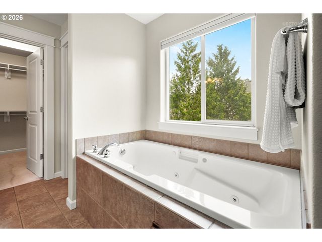 13601 Se ROLLING MEADOWS Dr, Happy Valley, OR 97086