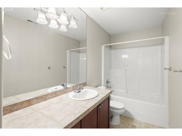 13601 Se ROLLING MEADOWS Dr, Happy Valley, OR 97086