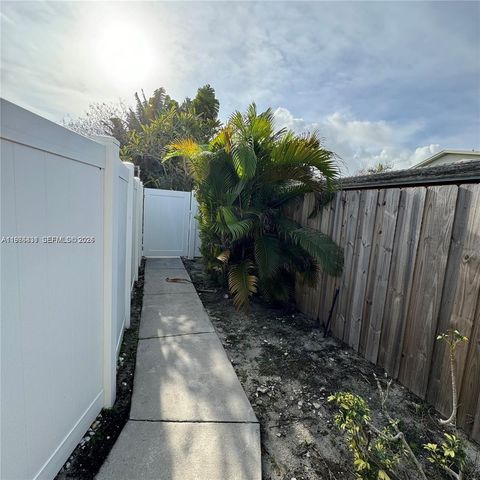 590 NE 20th St 2, Wilton Manors, FL 33305