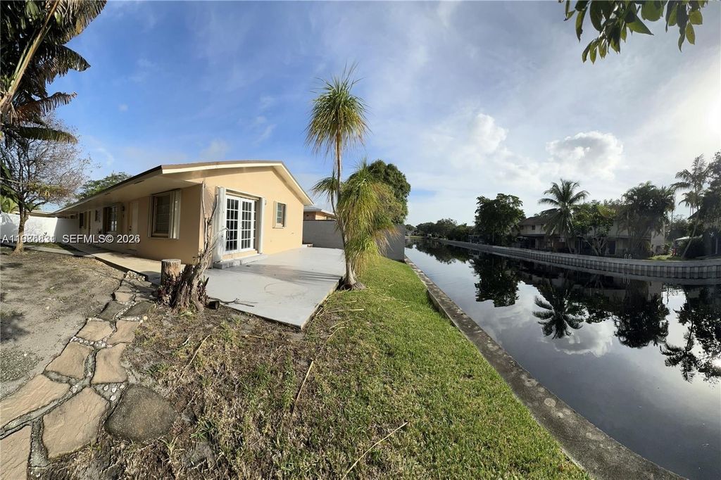 590 NE 20th St 2, Wilton Manors, FL 33305