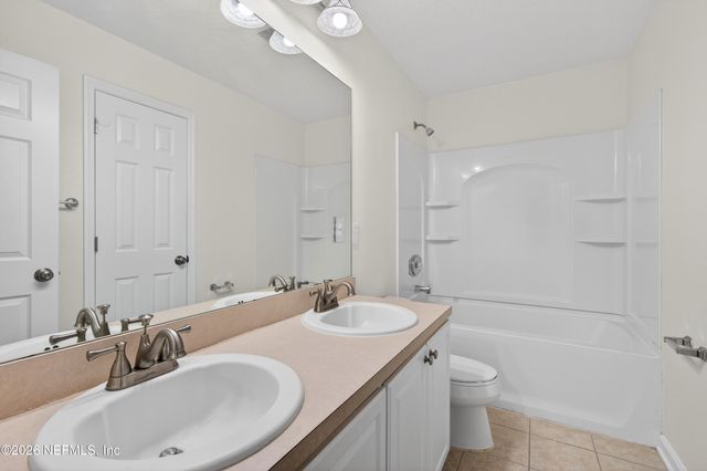 2425 ADAMS LAKE Boulevard, Jacksonville, FL 32221