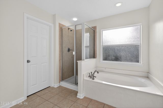 2425 ADAMS LAKE Boulevard, Jacksonville, FL 32221