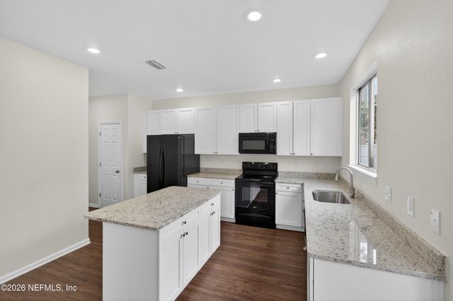 2425 ADAMS LAKE Boulevard, Jacksonville, FL 32221