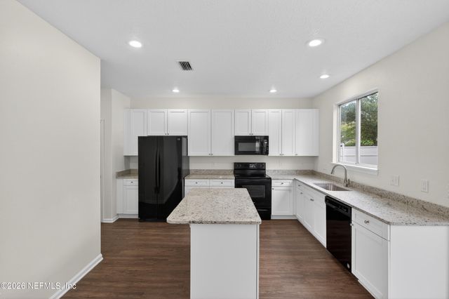 2425 ADAMS LAKE Boulevard, Jacksonville, FL 32221