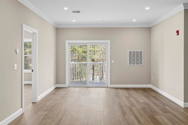 10100 S Willow St Unit 208, Manchester, NH 03103