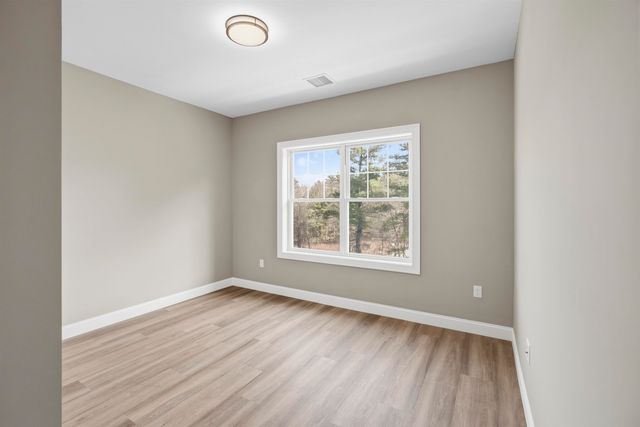 10100 S Willow St Unit 208, Manchester, NH 03103